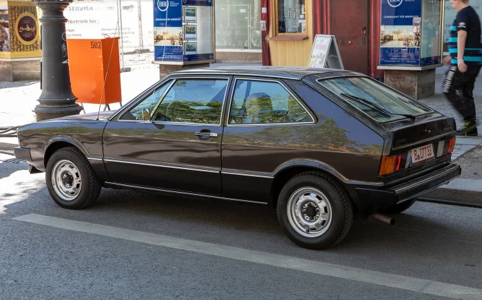 Scirocco I GLi na Classic Days w Berlinie. Wielka klapa z szybą robiła z coupé auto praktyczne — i zrobiła potem karierę w całej gamie Volkswagena.