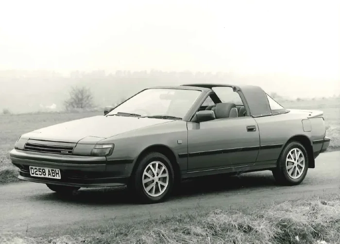Kabriolet wszedł do gamy na rocznik 1987. Nadwozia powstawały w Japonii, a przecinała je i przerabiała kalifornijska firma ASC.