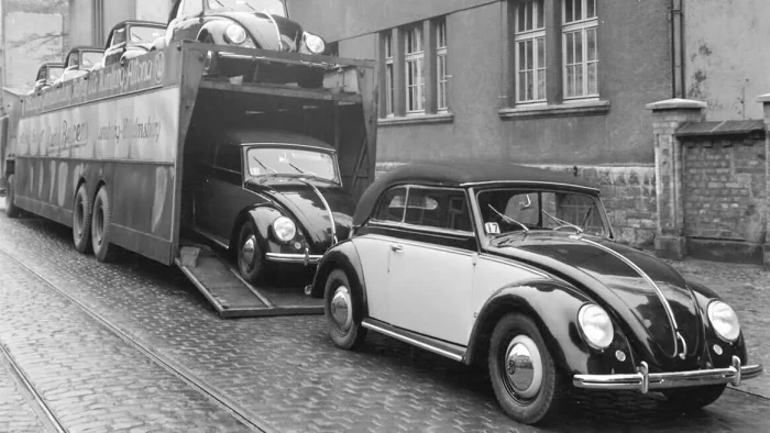 Gotowe kabriolety wyjeżdżały z Osnabrücku lawetą. Do końca 1949 roku było ich 364, rok później już 2679.