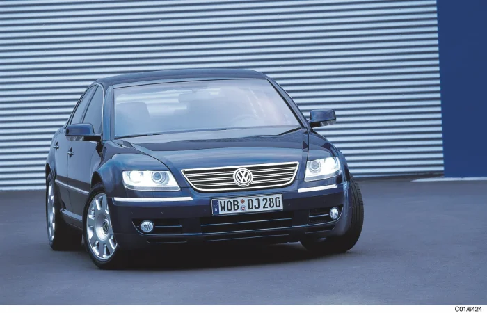 Tak wyglądał efekt rozkazu Ferdinanda Piëcha: klasa S ze znaczkiem Volkswagena, gotowa na genewską premierę w marcu 2002 roku.