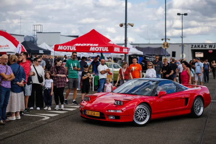 Honda NSX pierwszej generacji ma aluminiowe nadwozie samonośne. Aluminium pozwoliło ograniczyć masę przy zachowaniu wymaganej sztywności. Fot. Filip Radwański