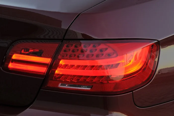 Diodowe pasy w tylnych lampach przyszły z liftingiem w 2010 roku. Dostała je cała gama, więc same lampy nie mówią nic o wyposażeniu egzemplarza.