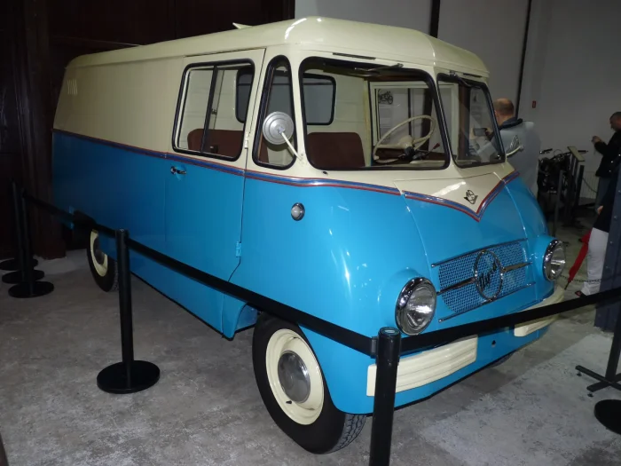 Furgon Nysa N59-F – jedno z trzech nadwozi produkowanych od 1959 roku, bez szyb w części ładunkowej.