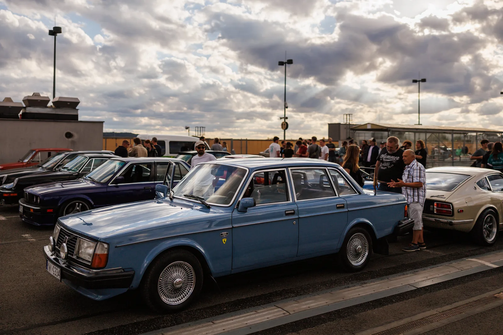 Ile kosztuje Mercedes W123 – ceny beczki z danych rynku