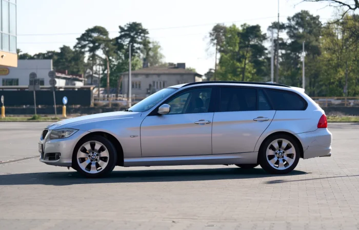 BMW Seria 3 2010 - zdjęcie 3