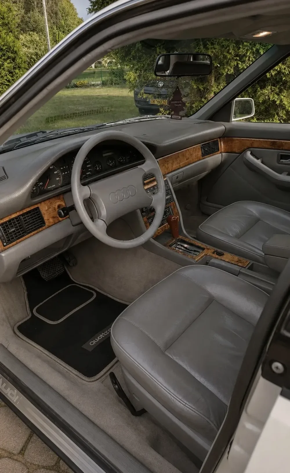 Audi V8 1988