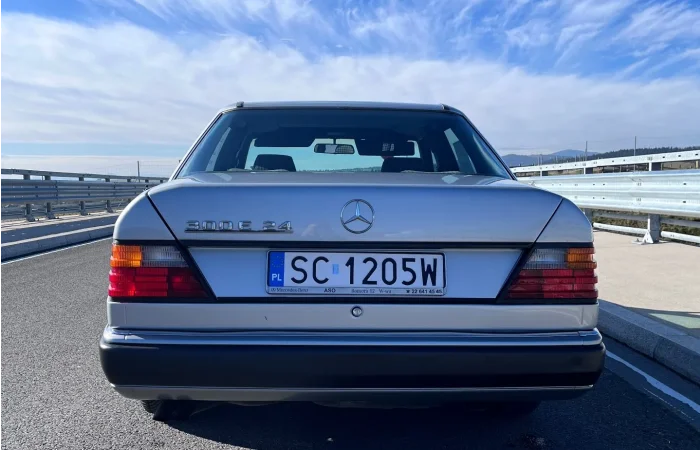 Mercedes-Benz Klasa E 1992 - zdjęcie 13