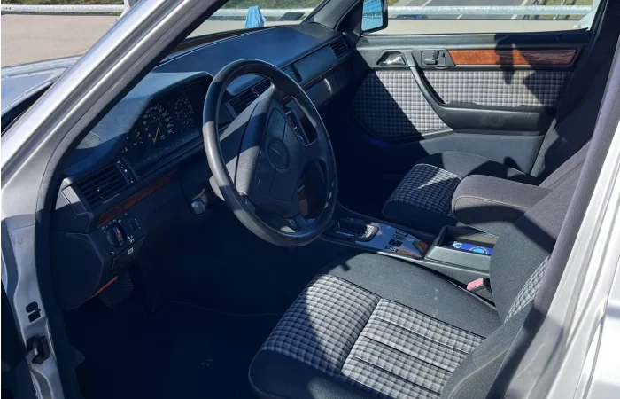 Mercedes-Benz Klasa E 1992 - zdjęcie 10